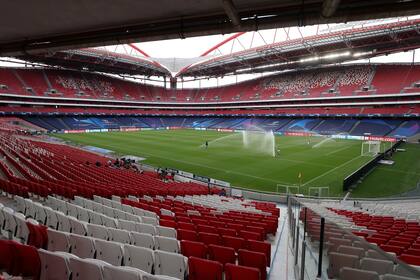 Atalanta camina por el Estadio da Luz antes de su partido contra Paris Saint Germain