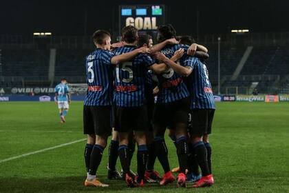 El festejo de un gol que junta a los jugadores de Atalanta, uno de los equipos más ofensivo del calcio
