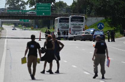 Ataque con disparos a dos colectivos que transportaban agentes del servicio penitenciario de Santa Fe, en la avenida circunvalación de Rosario