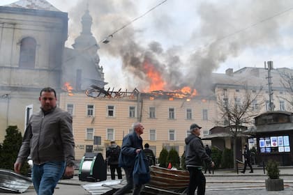 Ataque con drones en Lviv, Ucrania, el 24 de marzo de 2026. (AP foto)