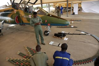 Ataque de Fuerza Aérea de Nigeria deja más de 100 muertos en un mercado, según fuentes