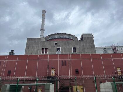 Ataques a la central nuclear de Zaporiyia en la guerra entre Ucrania y Rusia: temen que se produzca un grave accidente