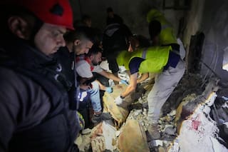 Ataques israelíes matan al menos a ocho personas en una ciudad libanesa antes de diálogos en Washington