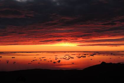 Atardecer en la Antártida. (Foto: Bárbara Ortiz)