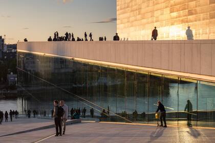 Atardecer en la Ópera de Oslo.