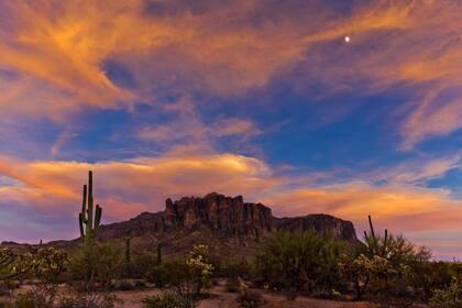 Atardecer en Lost Dutchman State Park (Foto Asociación de Parques y Senderos Estatales de Arizona)