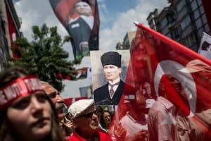 Quién fue el controvertido padre de la Turquía moderna y por qué su legado puede estar en peligro