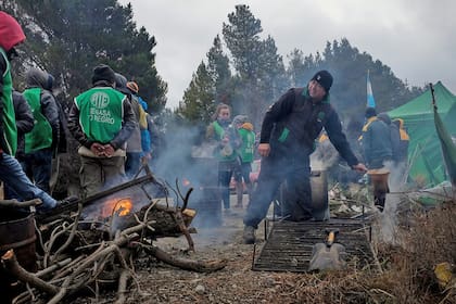 ATE cortó la ruta de ingreso al aeropuerto de Bariloche