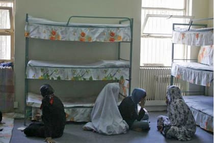 Atena Daemi dice que las cárceles de mujeres a menudo carecen incluso de las necesidades básicas