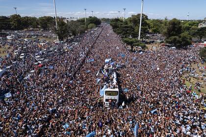 Otra imagen de Rodrigo Abd, que documenta el apoteósico festejo por la obtención de la Copa del Mundo en el Mundial de Qatar