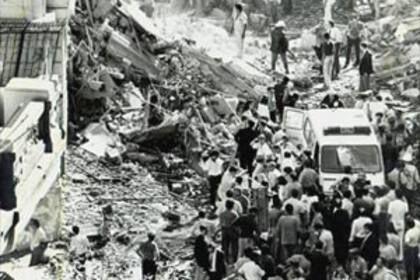 En el atentado murieron 29 personas y centenas de heridos entre el personal diplomático, vecinos y transeúntes