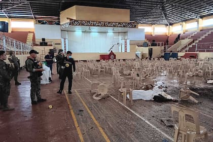 Atentado en Filipinas: arrojaron una bomba cuando se celebraba una misa en una universidad y mataron a cuatro personas