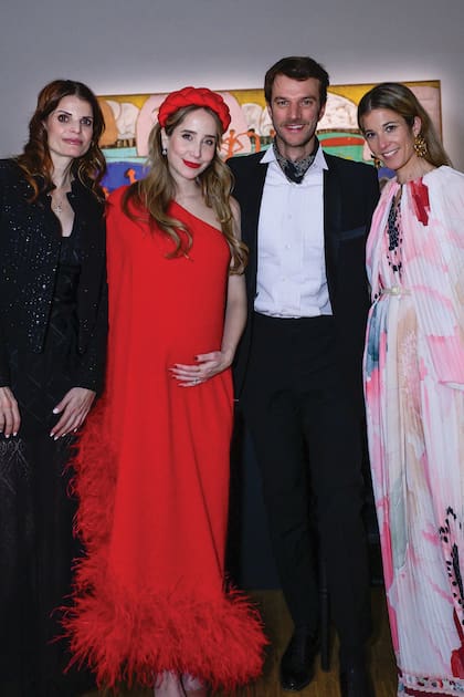 Athina junto a sus amigos Patricia Bouygues, el interiorista
francés Arnaud Cabri-Wiltzer e Inés de Cominges, en la Cena de Amigos
del Centro Pompidou, el 11 de marzo pasado.