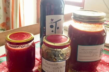 Atilio y Lorenza le regalaban salsas y mermeladas de su huerta...