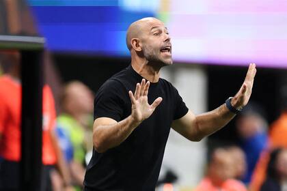 ATLANTA, GEORGIA - JUNE 29: Javier Mascherano, Head Coach of Inter Miami CF, reacts during the FIFA Club World Cup 2025 round of 16 match between Paris Saint-Germain and Inter Miami CF at Mercedes-Benz Stadium on June 29, 2025 in Atlanta, Georgia. Alex Grimm/Getty Images/AFP (Photo by ALEX GRIMM / GETTY IMAGES NORTH AMERICA / Getty Images via AFP)