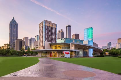 Atlanta ocupó el primer lugar debido a sus atracciones turísticas, establecimientos gastronómicos y alternativas para entretenimiento nocturno, lo que genera numerosas posibilidades para citas