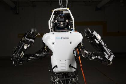 Atlas, el humanoide de Boston Robotics, una empresa de Google, fue actualizado y ahora puede funcionar sin estar conectado con un cable de corriente eléctrica