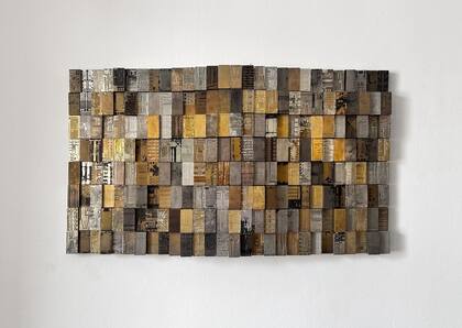 Atlas es un tributo a la invención del circuito integrado y fue creado con los patrones de cientos de microcircuitos históricos