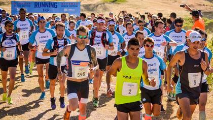 Atletas concentrados en la largada de Running Trip