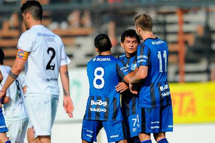 Atlético goleó a Douglas Haig y sueña con la vuelta a Primera