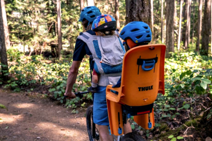 Atravesaron mares, lagos, ríos, cataratas, estepas, cadenas montañosas, glaciares, siempre con su batería deportiva: tablas de surf, snowboards, esquíes, gomones y bicicletas