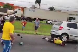 Un auto atropelló y arrastró a manifestantes bolsonaristas que cortaban una autopista