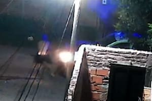 Armado con cuchillos y en medio de un brote psicótico, murió tras ser atropellado cuatro veces por un patrullero