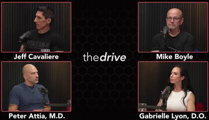 Attia, Lyon, Boyle y Cavalier afirmaron que el ejercicio es un pilar crucial para la longevidad y la reducción del riesgo de enfermedades crónicas