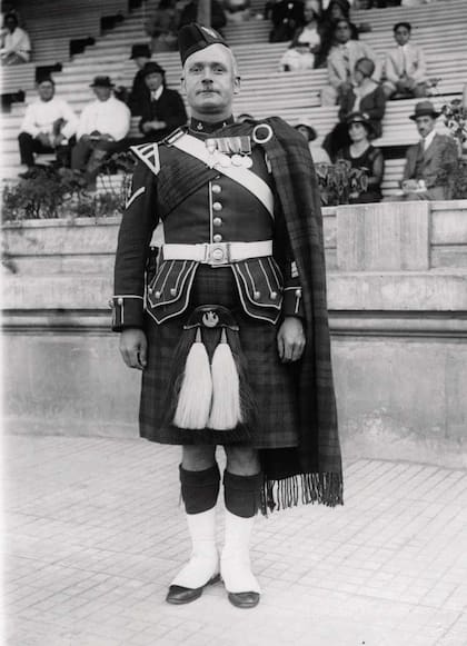 Atuendo típico escocés en un desfile. 1931.