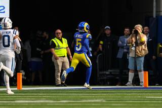 Atwell logra TD de 88 yardas y Rams vencen 27-20 a Colts tras balón suelto de Mitchell