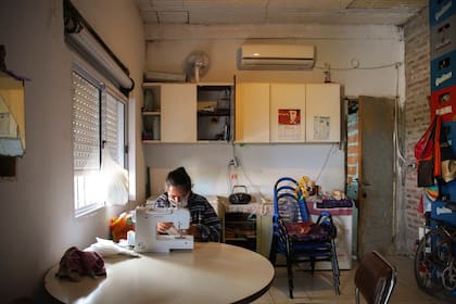 Audelina Beatriz Vzquez Cabral confecciona barbijos en su hogar