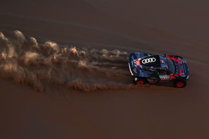 Audi presenta una alineación de lujo en el Rally Dakar 2024: el español Carlos Sainz (foto), el francés Stéphane Peterhansel (máximo ganador, con 14 Touareg entre motos y autos) y el sueco Mattias Ekström (dos veces campeón de turismo alemán, DTM).