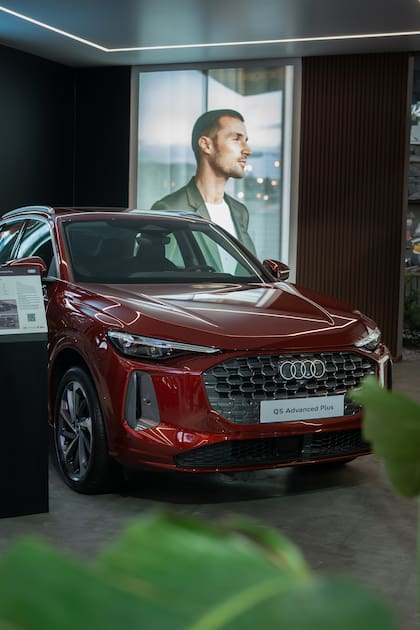 Audi Q5 Advanced Plus: el SUV que redefine el confort y la versatilidad. Con un interior espacioso y tecnología de última generación, es perfecto para quienes disfrutan de la aventura sin renunciar al lujo.