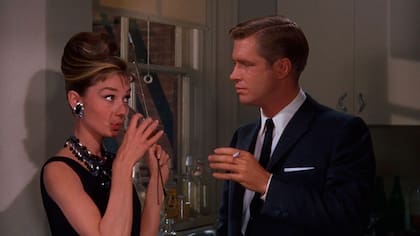 Audrey Hepburn y George Peppard en Muñequita de lujo