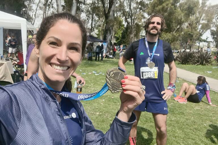 Augusto Mustafá y Martina Oriozabala se conocieron corriendo una maratón.