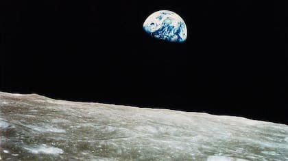 Aún quedan muchas preguntas sobre la Luna, por lo que la NASA está planeando enviar humanos a su superficie una vez más en los próximos años.