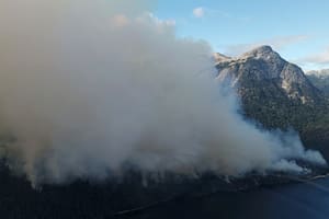 Otro incendio suma preocupación en la Patagonia y el humo impacta en una ciudad turística