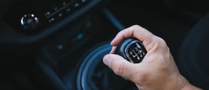 Por qué todavía puede convenir comprar un auto con caja manual