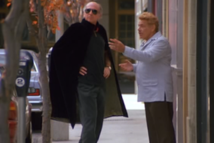 Aunque David casi no actuó en la serie, se reservó unas pocas apariciones icónicas. El abogado con capa fue una de ellas.