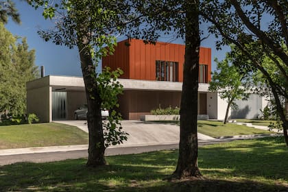 Aunque el diseño de la fachada es uno de los aspectos más llamativos de la casa, los aspectos técnicos y la eficiencia energética son el orgullo de los arquitectos de Estudio Mas Conceptual. 