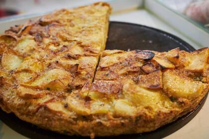 Aunque el fuerte es el sándwich de milanesa, también ha tortillas, pastel de papas, pizzas, empanadas y más en "la pulpe" como la llaman los habitués.