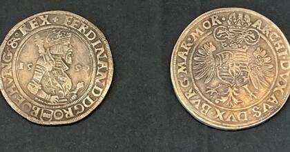 Aunque el primer tálero tenía una imagen de Joaquim y el león de Bohemia, las versiones posteriores rindieron homenaje a los reyes en el poder