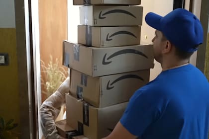 Aunque el proceso oficial es gratuito, muchos pagan por acceso ante la falta de respuestas