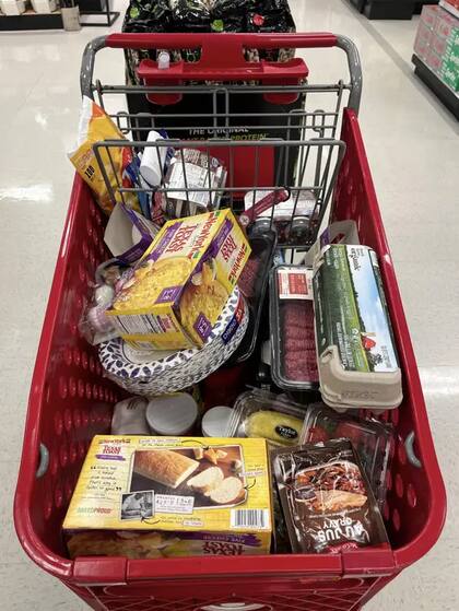 Aunque el sector quede lejos, si no se va a llevar un helado es mejor devolverlo al freezer. Probablemente, cuando llegue el empleado, el producto ya no sirva para la venta