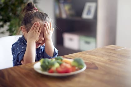 La preocupación de los padres sobre la importancia de una buena alimentación a veces puede ser contraproducente y hacer que los chicos rechacen ciertos alimentos