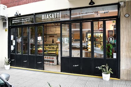 Aunque en Biasatti siempre pensaron en tener el propio restaurante, lo primero que abrieron fue la fábrica de pastas (pastificio) y el "mercato".