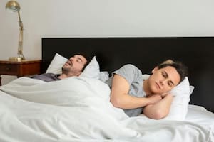 Eduard Estivill, experto en sueño: “Dormir en pareja es amoroso, pero se duerme mejor separado”
