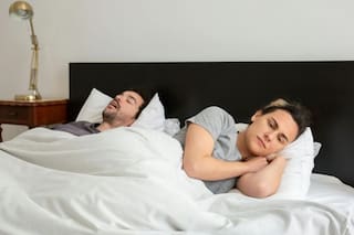 Eduard Estivill, experto en sueño: “Dormir en pareja es amoroso, pero se duerme mejor separado”