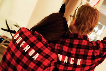 Aunque en sus redes sociales comparten pocas imágenes
juntos, en agosto de 2020 ella publicó esta foto cuando él cumplió 40 años, con la leyenda “Podría sentarme aquí y escribir sin parar sobre lo maravilloso, amable, cariñoso, genuino, leal, honesto, brillante y divertido que sos y lo agradecida que estoy de poder compartir la vida con vos”.