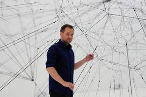 Tomás Saraceno: “Los cambios climáticos necesitan otro sistema sociopolítico”